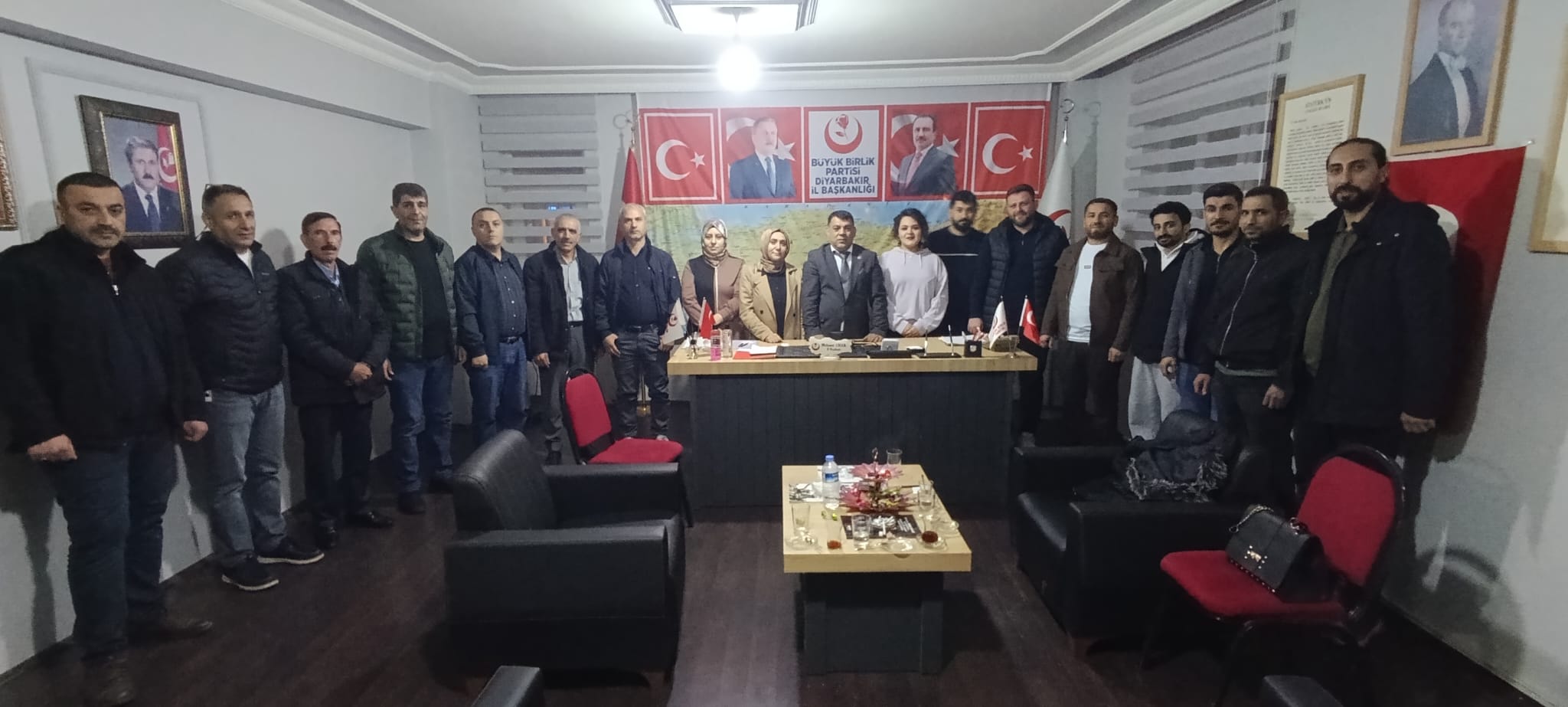Büyük Birlik Partisi Diyarbakır İl Başkanı Mehmet Çiçek öncülüğünde haftalık toplantı ve bayramlaşma programı gerçekleştirildi