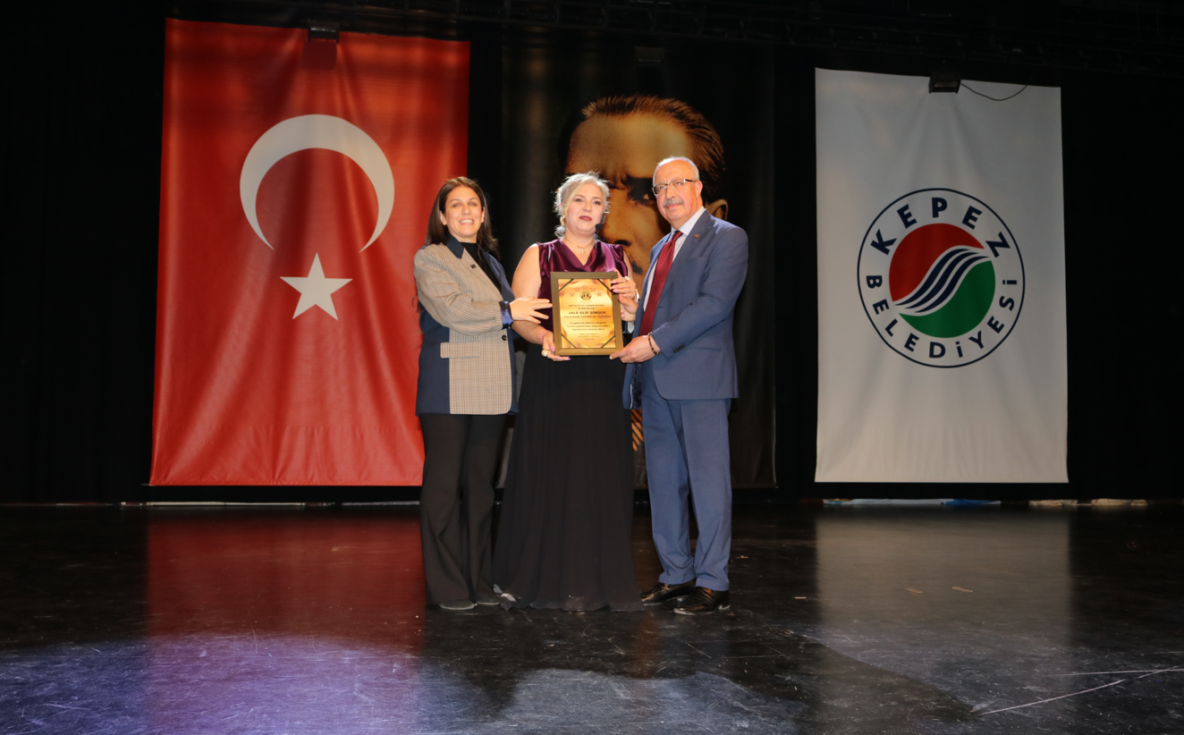 Jale Elif Şimşek’e Ödül Verildi