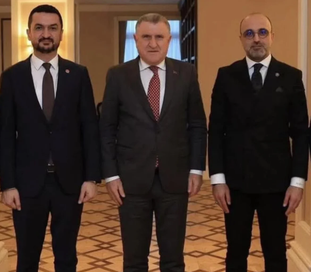 Burdur’da köylere büyük yatırım: 30 köye modern halı saha