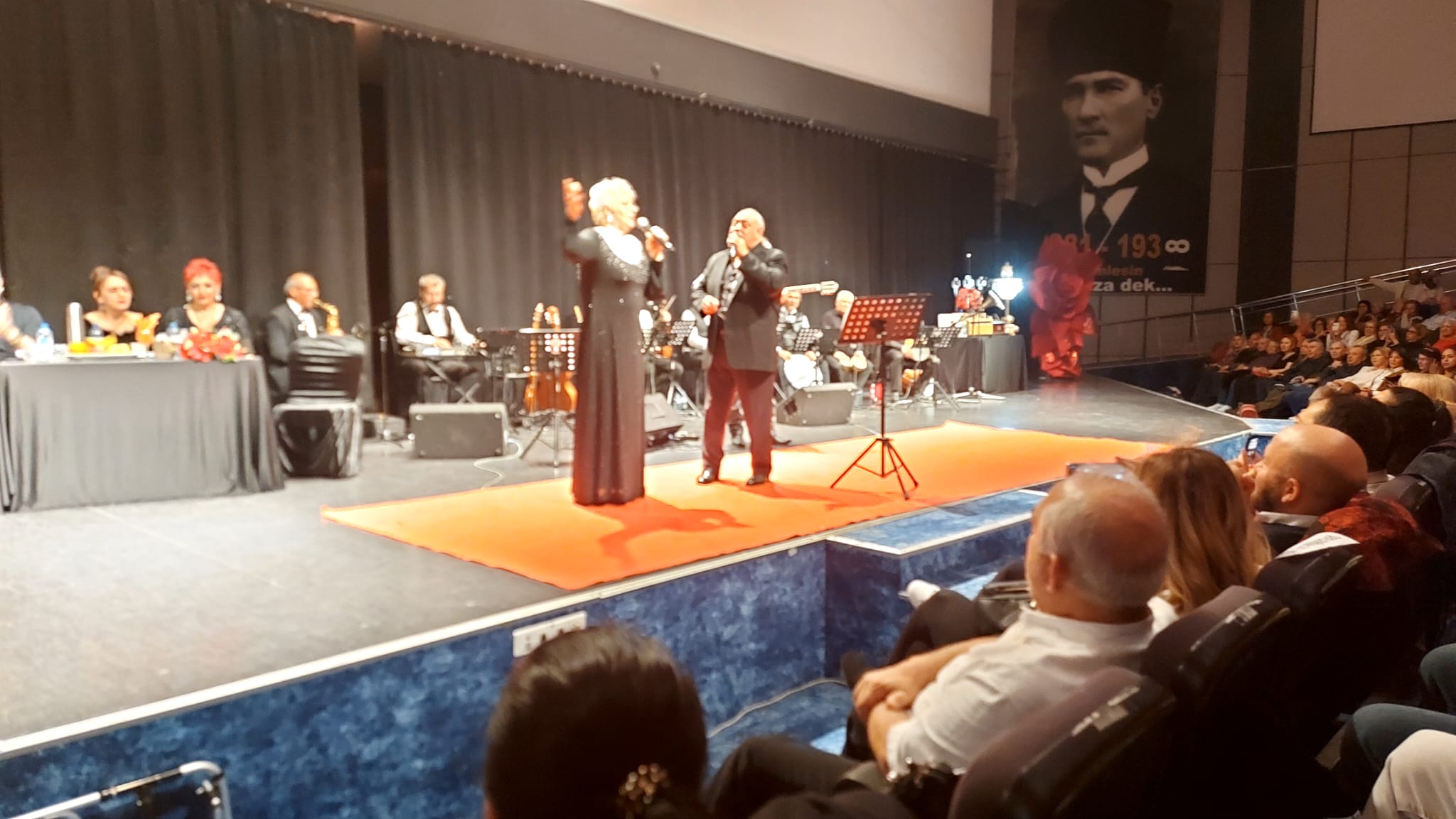 Antalya’da Nostalji Rüzgarı: “Nurdan Ayhan Gazinosu” Büyük İlgi Gördü