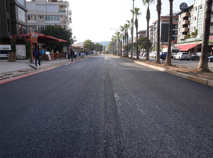 ATATÜRK CADDESİ’NDE ÇALIŞMALAR ARALIKSIZ DEVAM EDİYOR