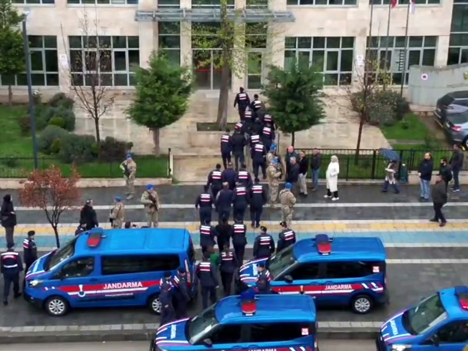 “Karaman ve Tokat’ta Tefecilere Yönelik Düzenlenen Operasyonlarda 56 Şüpheli Yakalandı.”