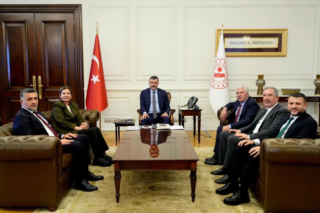 Hazro Belediye Başkanı Fuat Mehmetoğlu ve Bölge Heyeti Ankara’da İlçelerin Öncelikli İhtiyaçlarını Bakanlığa İletti