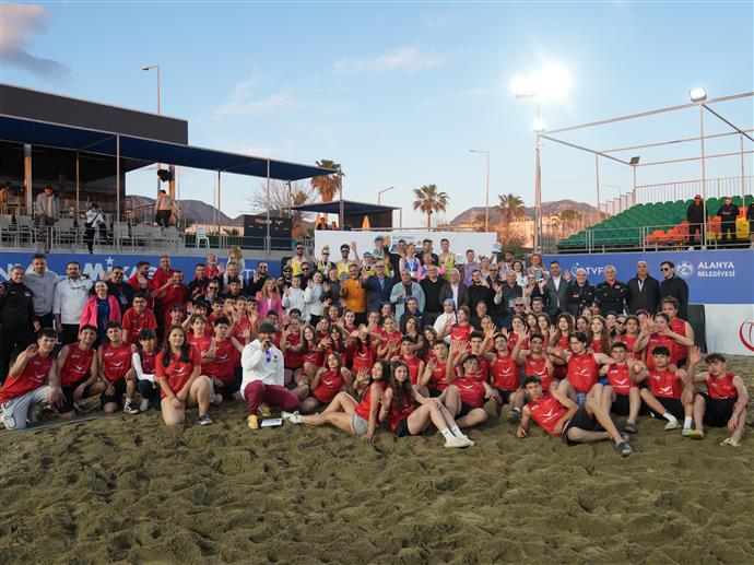 PLAJ VOLEYBOLU SEZONU ALANYA’DA AÇILDI