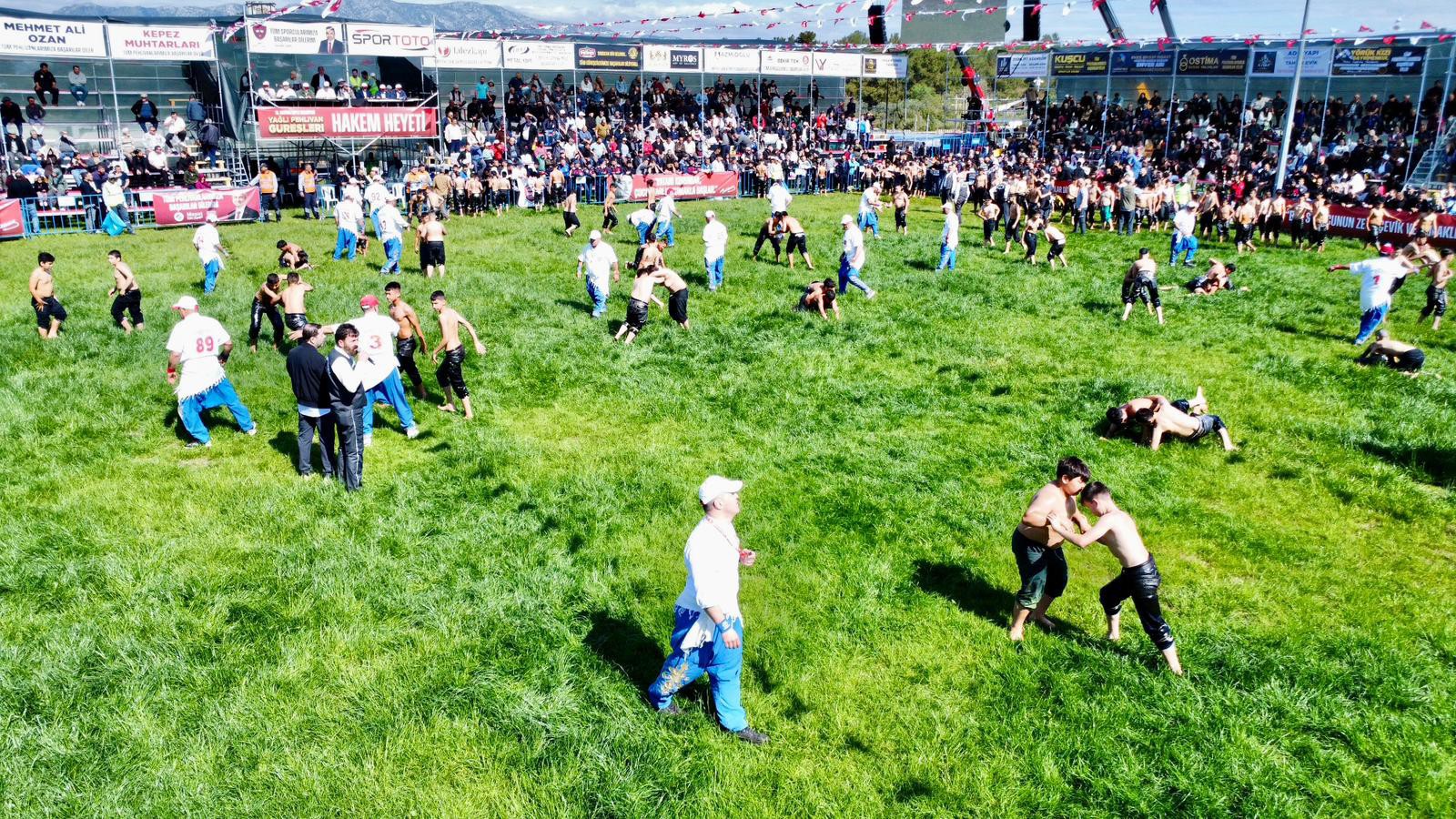 Kepez’de pehlivanlar dualı çayıra çıktı