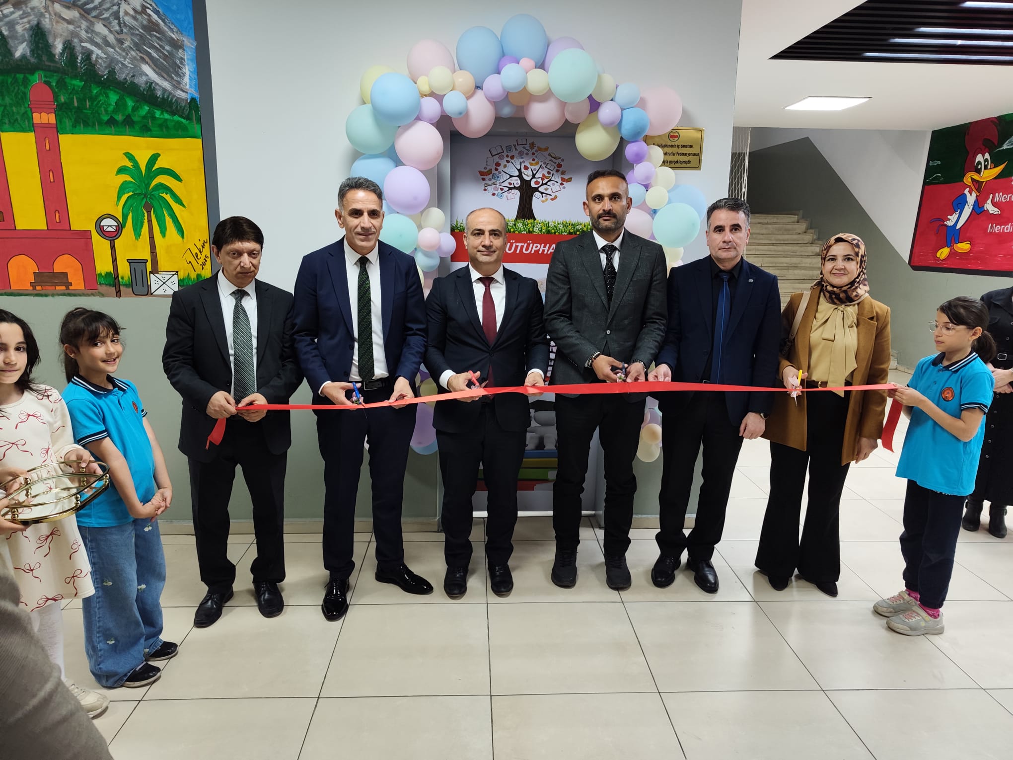 Şair ve Yazar Devran Sinanoğlu Diyarbakır’da 108 Köy Okuluna Kütüphane Kazandırdı