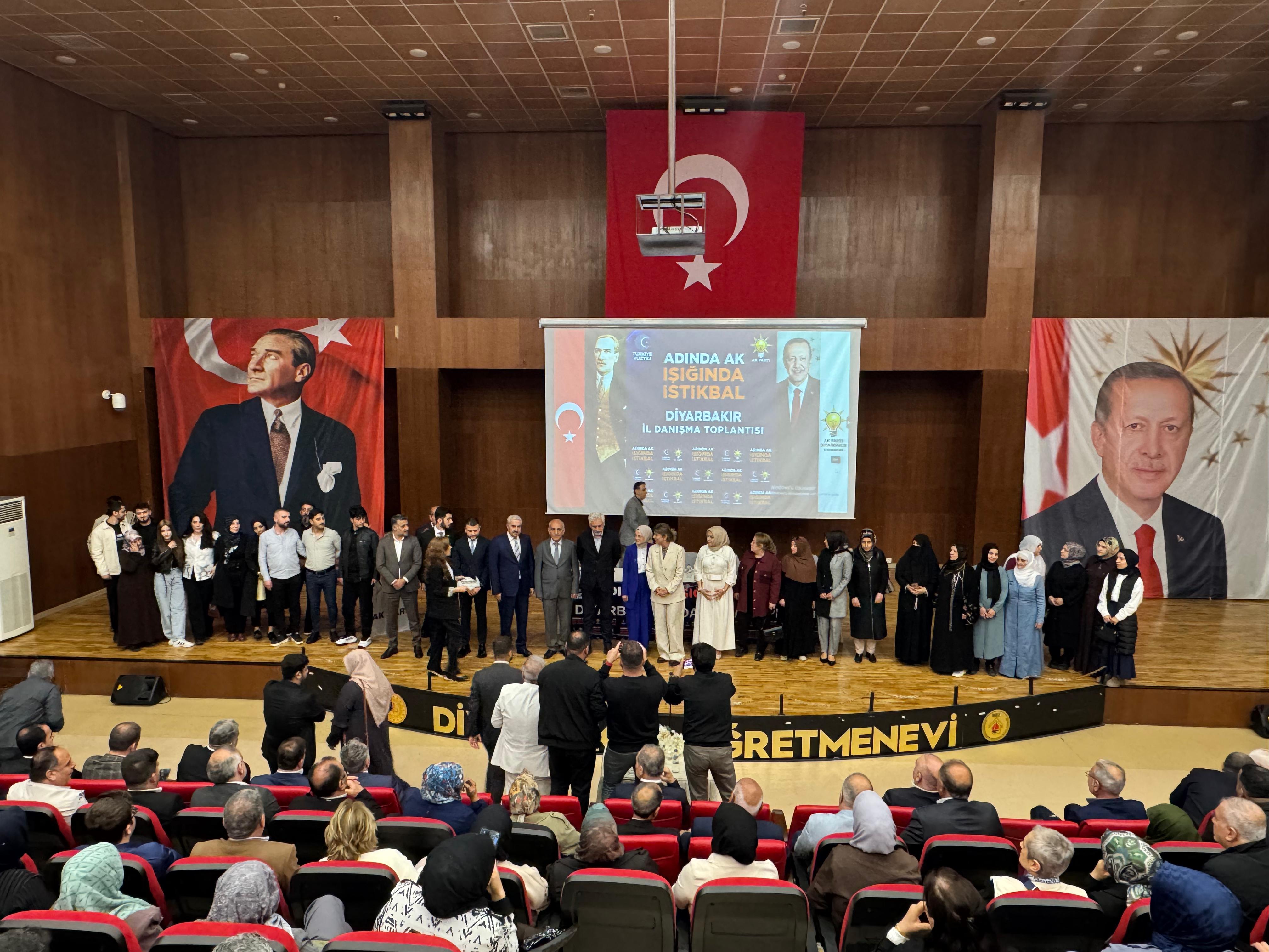 DİYARBAKIR’DA AK PARTİ AİLESİ BÜYÜYEREK GÜÇLENİYOR