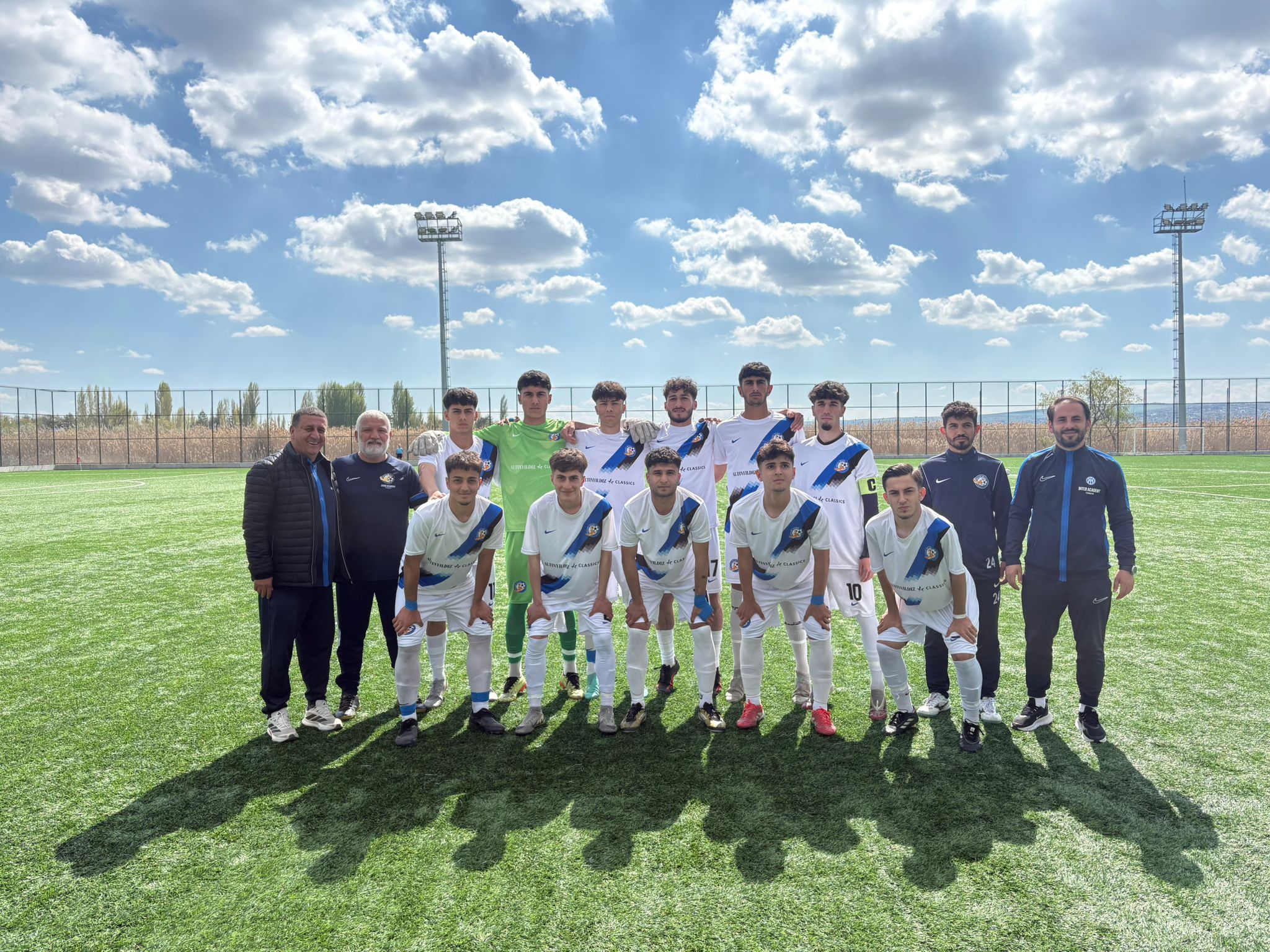 DİYARBAKIR EKİBİ FUTBOLDA TARİH YAZDI  DİYAR İNTER İLK 8'DE