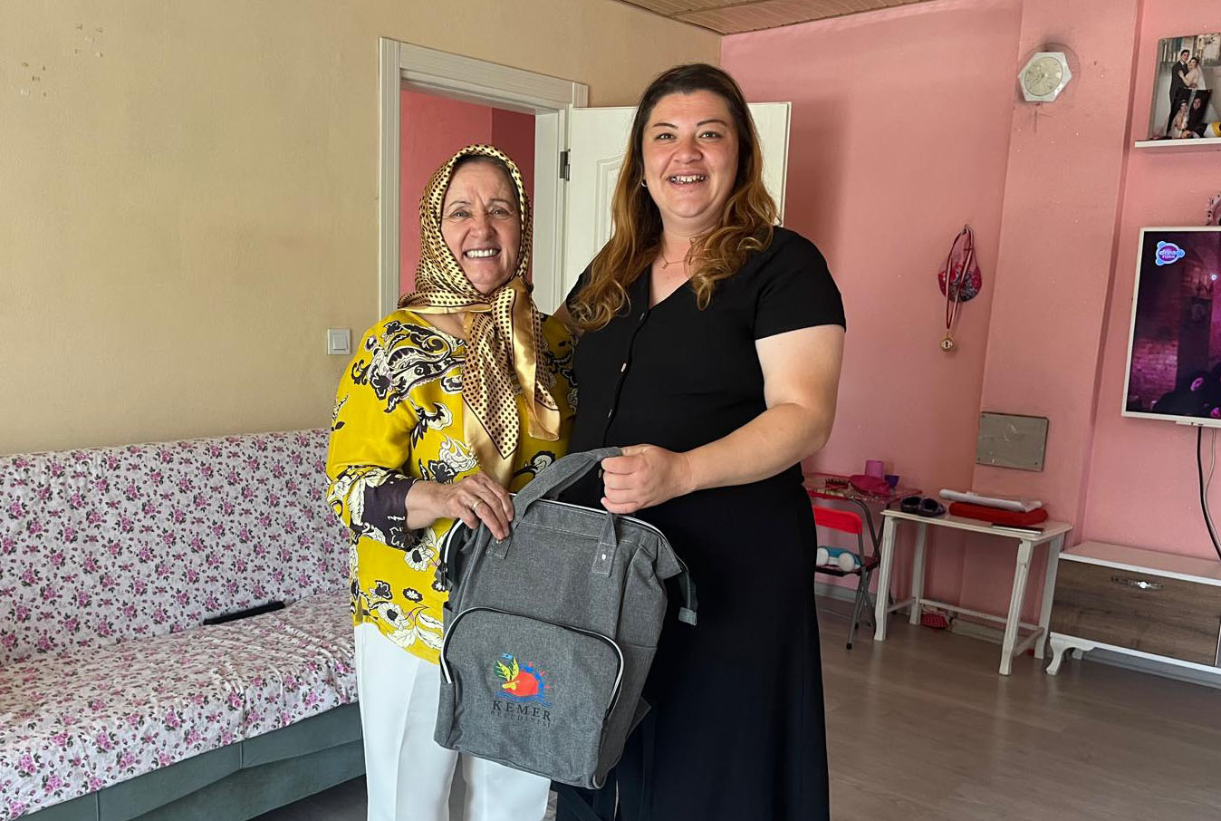 Anne Taksinin ilk misafirlerine ‘Anne çantası’