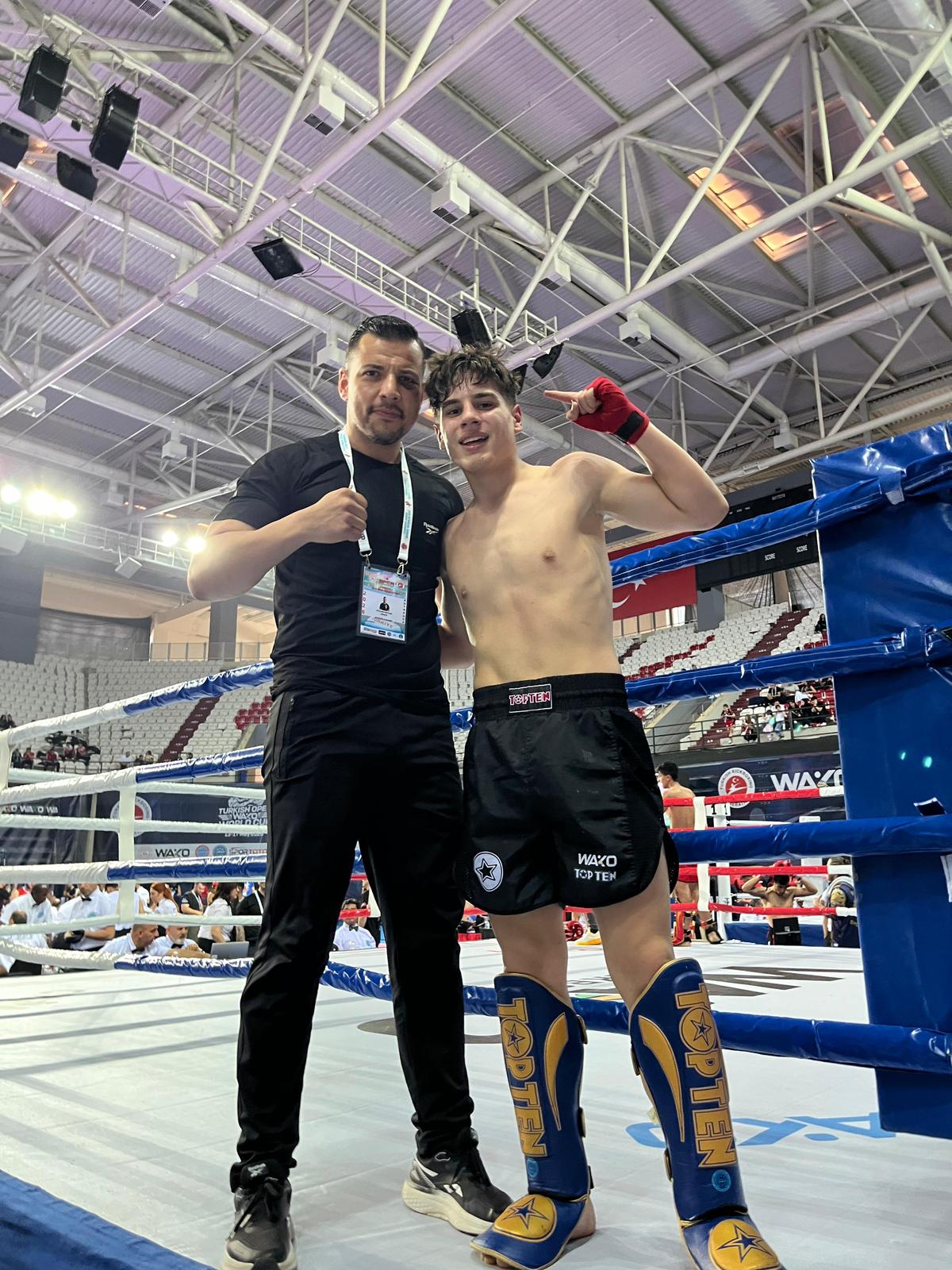 Kemer Belediyesi kick boks takımından iki madalya