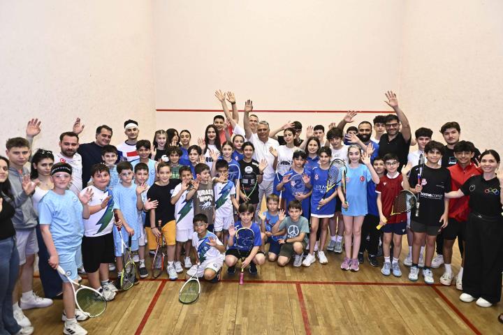 Başkan Uysal, squash sporcularıyla turnuvada bir araya geldi
