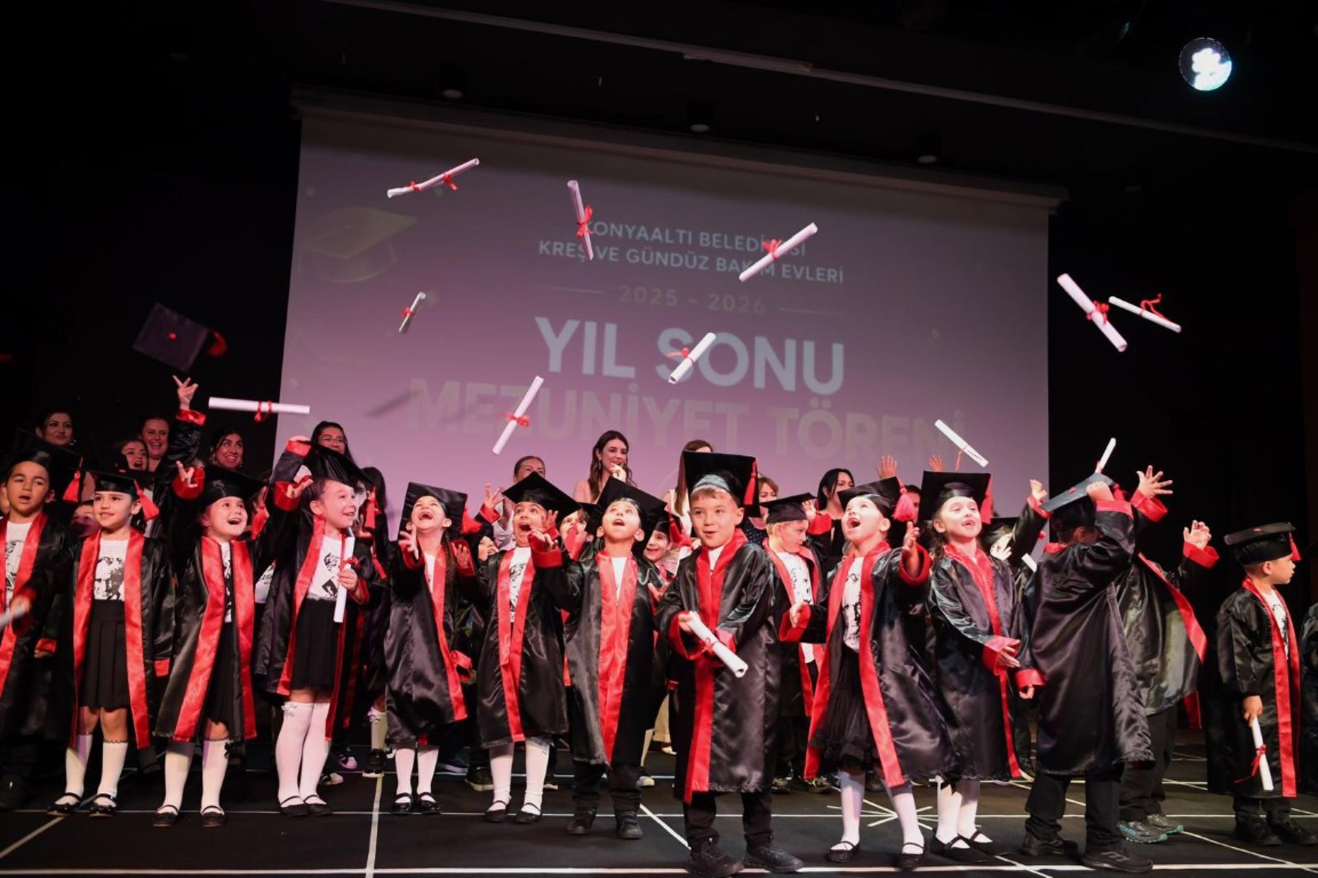 Konyaaltı'nın minikleri mezuniyet heyecanı yaşadı