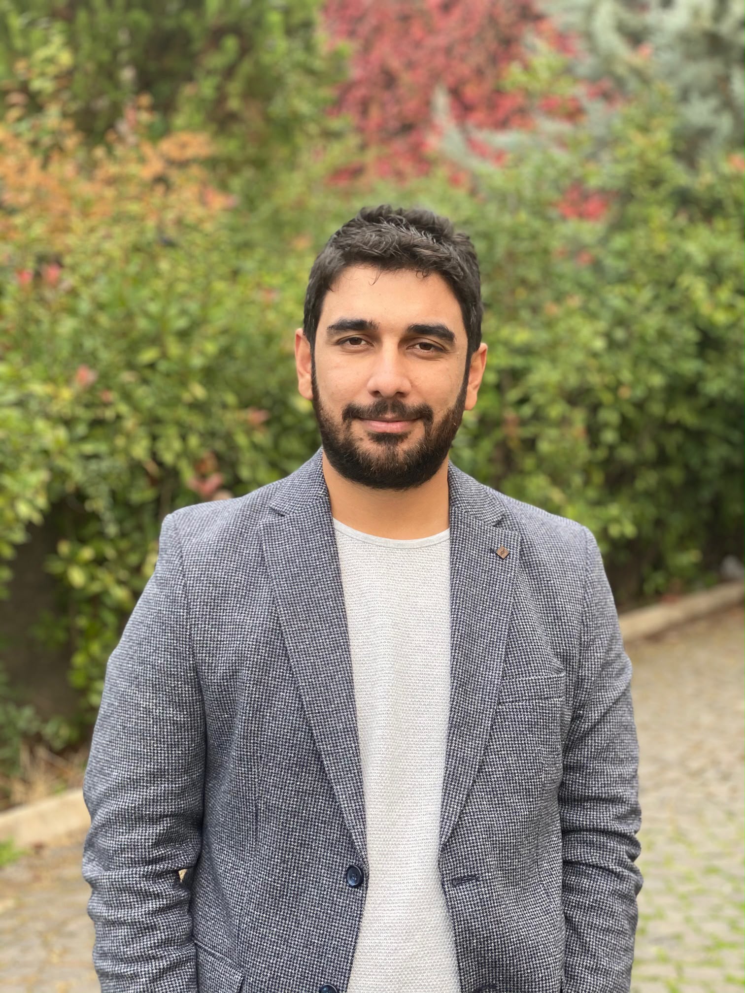 Makamın Değil, Emanetin Peşinde