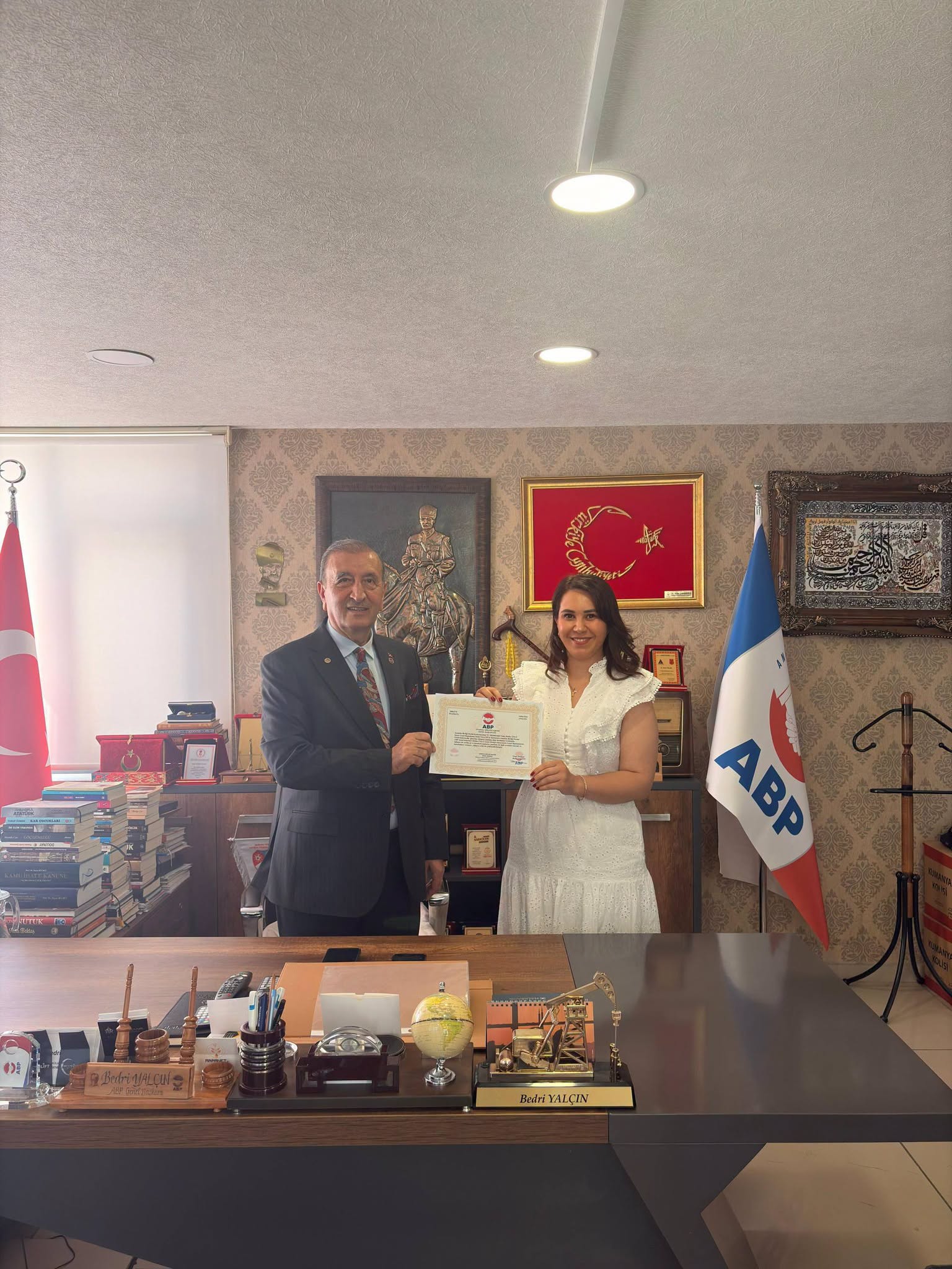 ANADOLU BİRLİĞİ PARTİSİ'NDE DİKKAT ÇEKEN ATAMA! GENEL BAŞKAN BEDRİ YALÇIN'DAN MELİKE ÜNLÜ'YE KRİTİK GÖREV