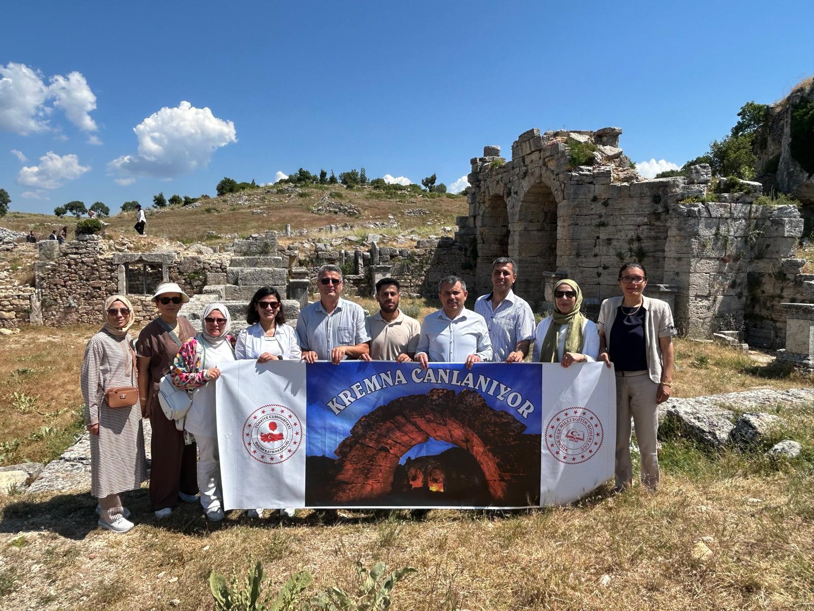 “Kremna Canlanıyor” Projesiyle 520 Öğrenci Antik Kentin Tarihiyle Buluştu Burdur'un Bucak ilçesinde Kaymakamlık