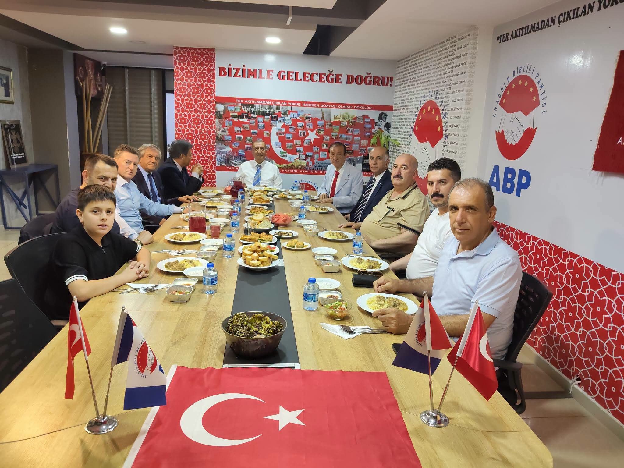 ANADOLU BİRLİĞİ PARTİSİ GENEL MERKEZİ'NDE GÜÇLÜ İSTİŞARE ZİRVESİ: "TÜRKİYE'NİN YARINLARINI ORTAK AKILLA İNŞA EDECEĞİZ"