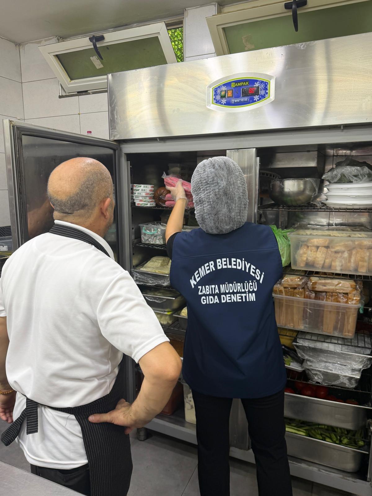 Kemer merkezinde bulunan kafe ve restoranlarda denetimler yapıldı