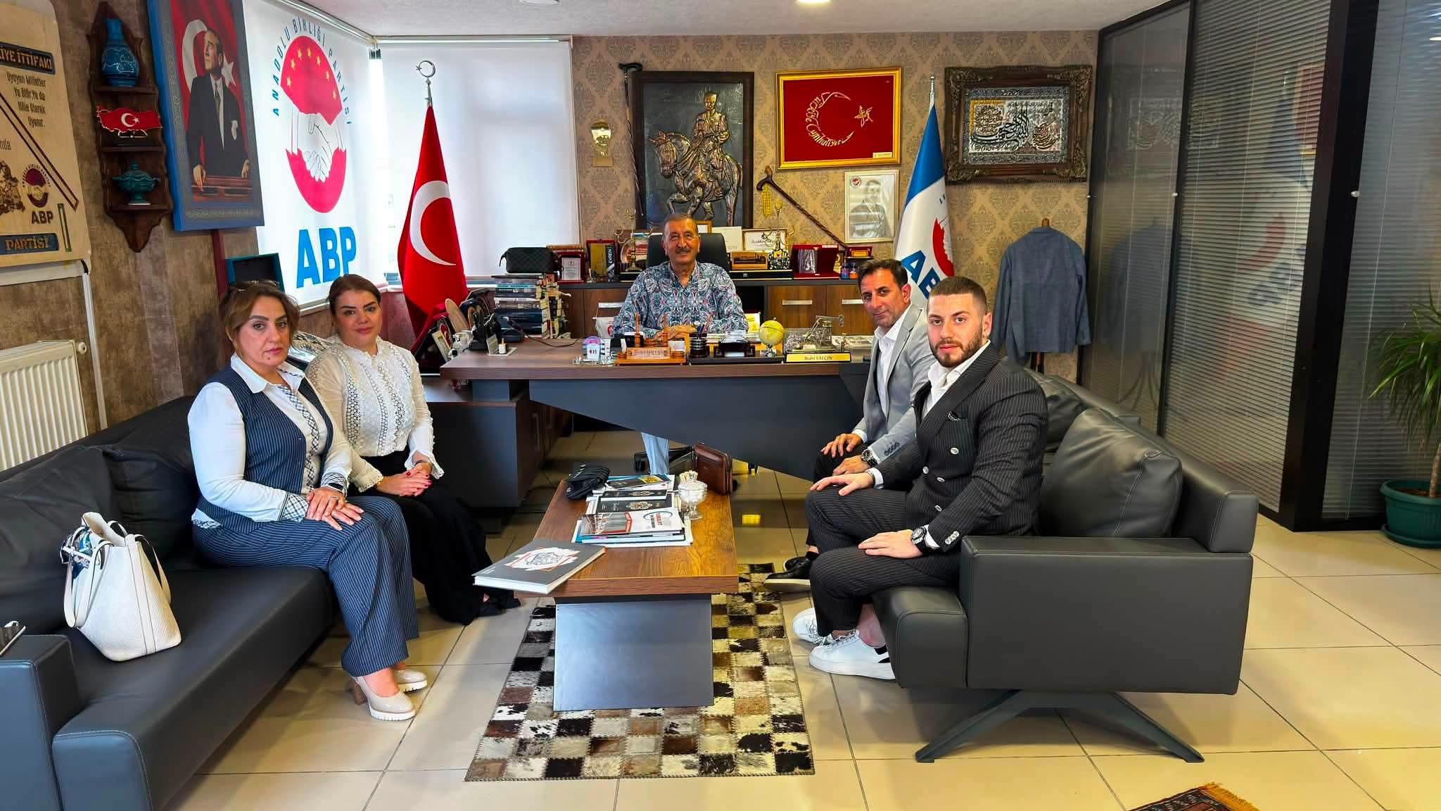 ANADOLU BİRLİĞİ PARTİSİ GENEL MERKEZİ'NDE ZİYARET YOĞUNLUĞU