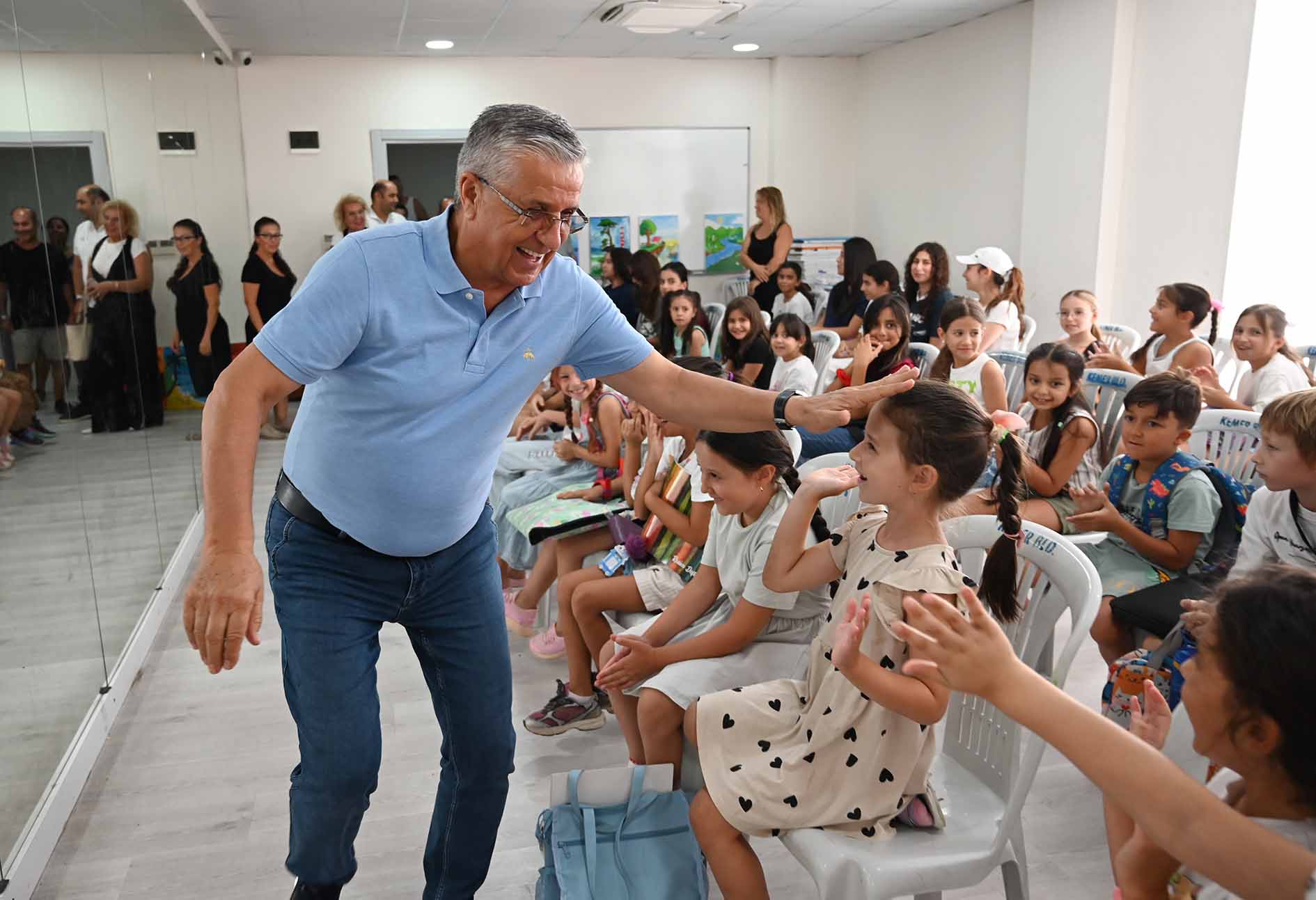 Kemer Belediyesi’nden Öğrencilere Moral Desteği
