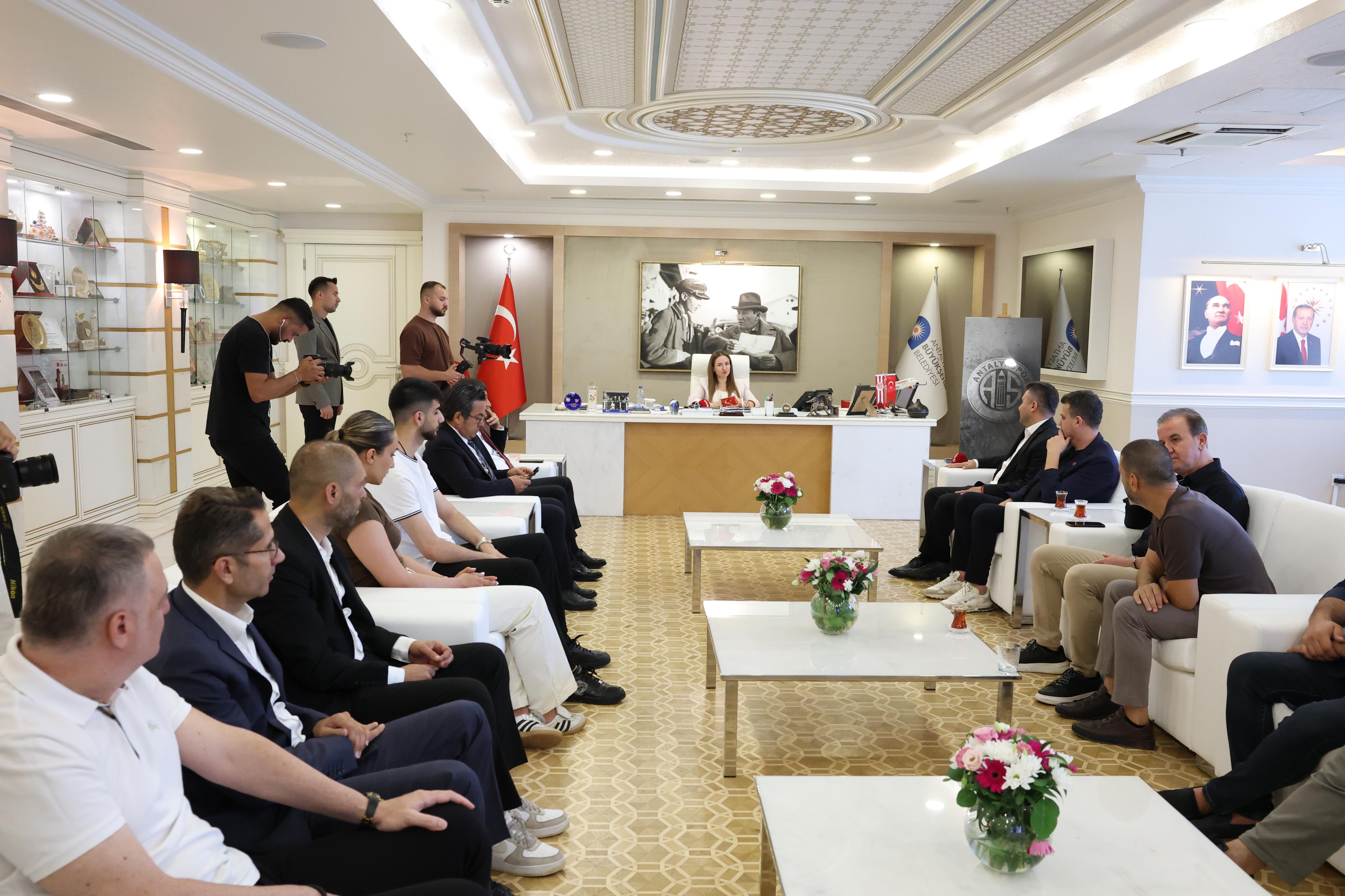 Başkan Vekili Büşra Özdemir’e Antalyaspor yönetiminden teşekkür ziyareti