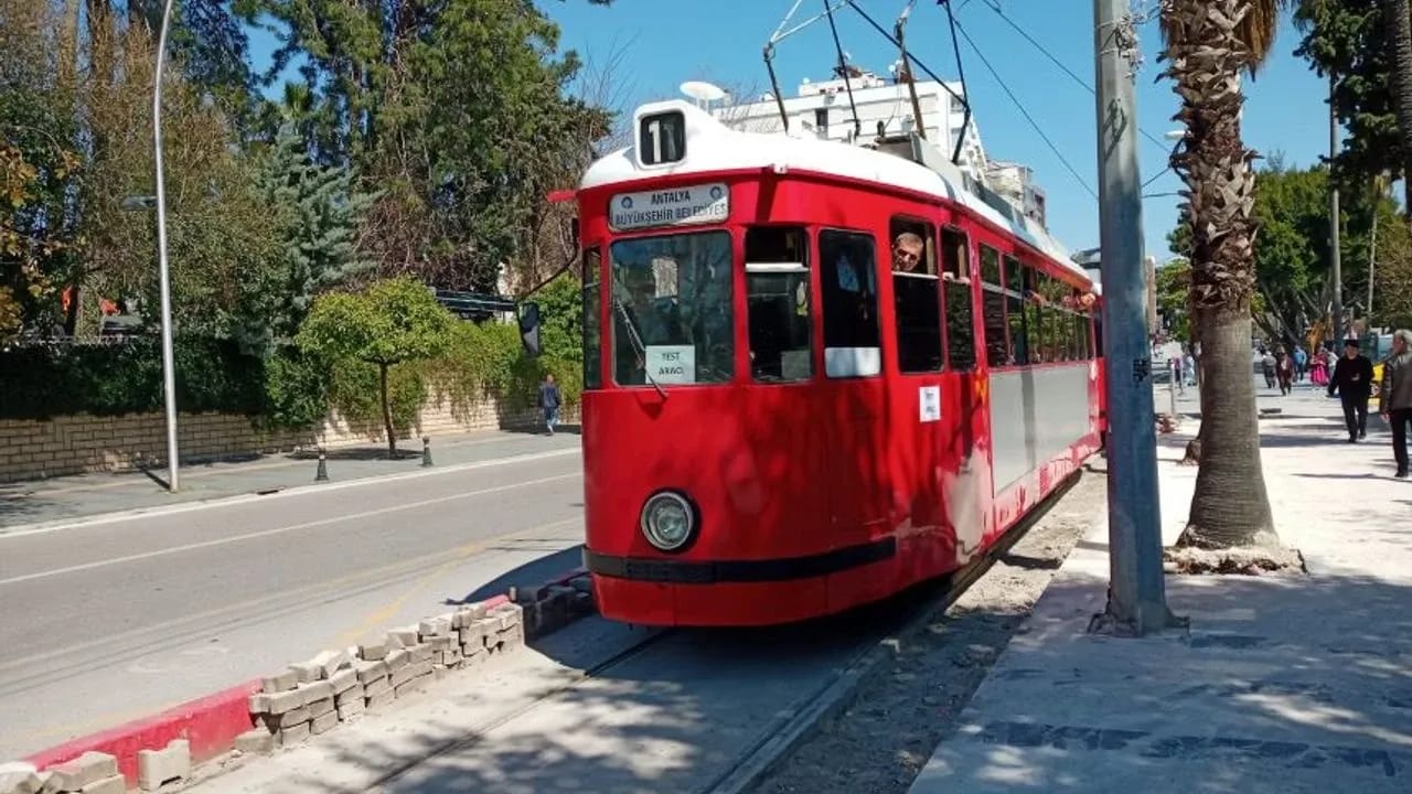 BBP Antalya İl Başkanı Mustafa Yılmaz: "Nostalji Tramvayı Antalya'nın Hafızasıdır, Kaldırılmamalıdır"