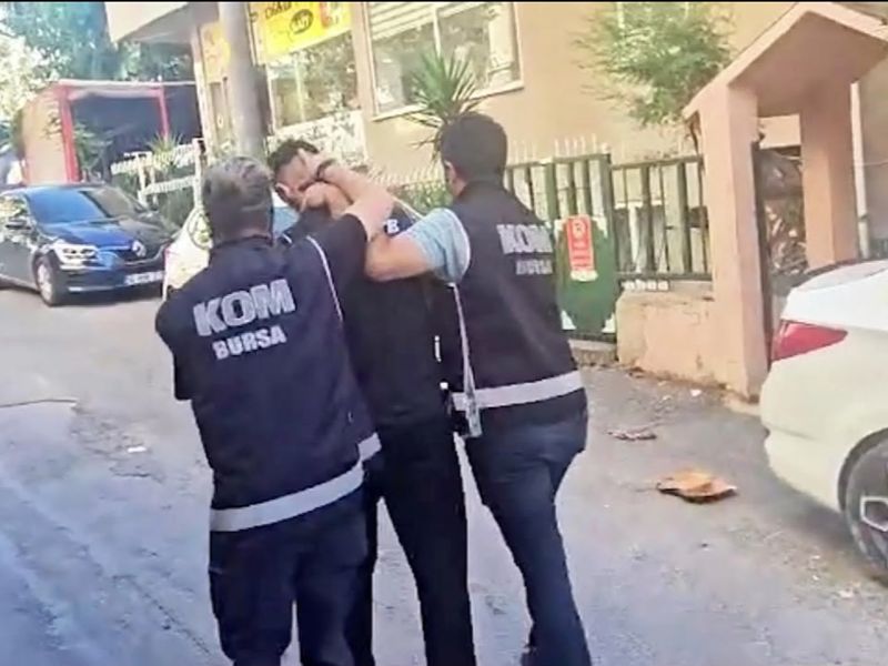 Sosyal Medya Platformları Üzerinden Tetikçi ve Suç Örgütlerini Övücü Paylaşım Yapan Şahıslara Yönelik Düzenlenen Operasyonlarda 216 Şüpheli Yakalandı