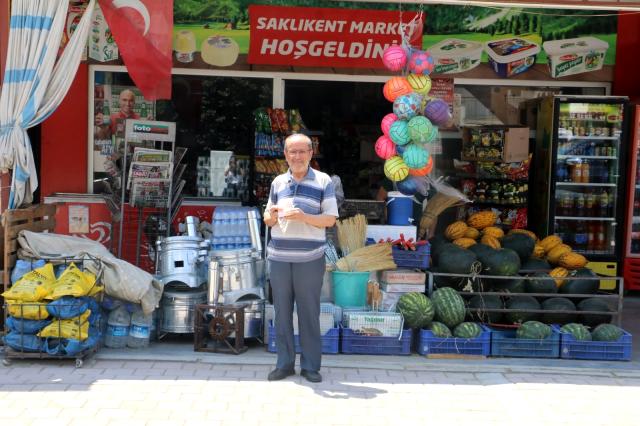 8 yıl sonra helal istemesi market sahibini duygulandırdı.