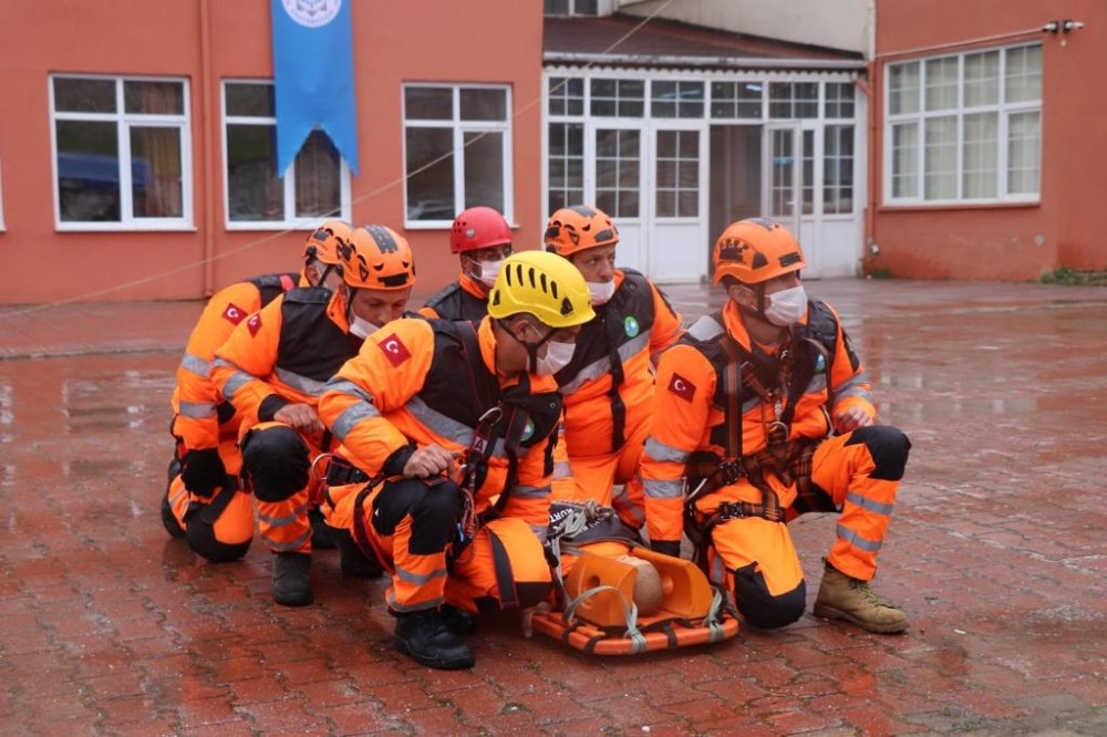 Akseki Belediyesi Arama Kurtarma Ekibi (ABAK), düzenlenen törenle göreve başladı.