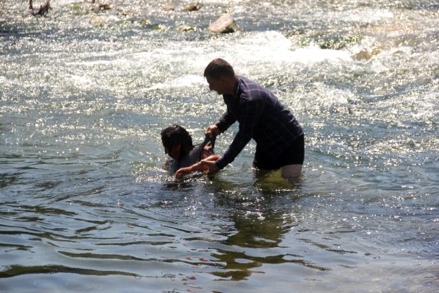 Anneanne intihar etmek istedi, 3 yaşındaki torunu gözyaşlarına boğuldu