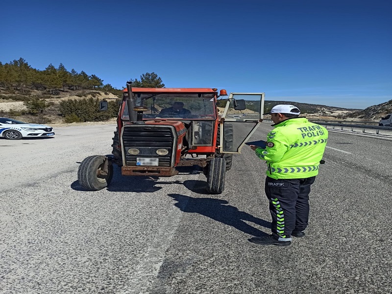 Antalya'da Trafik Birimlerince Denetimler Gerçekleştirildi