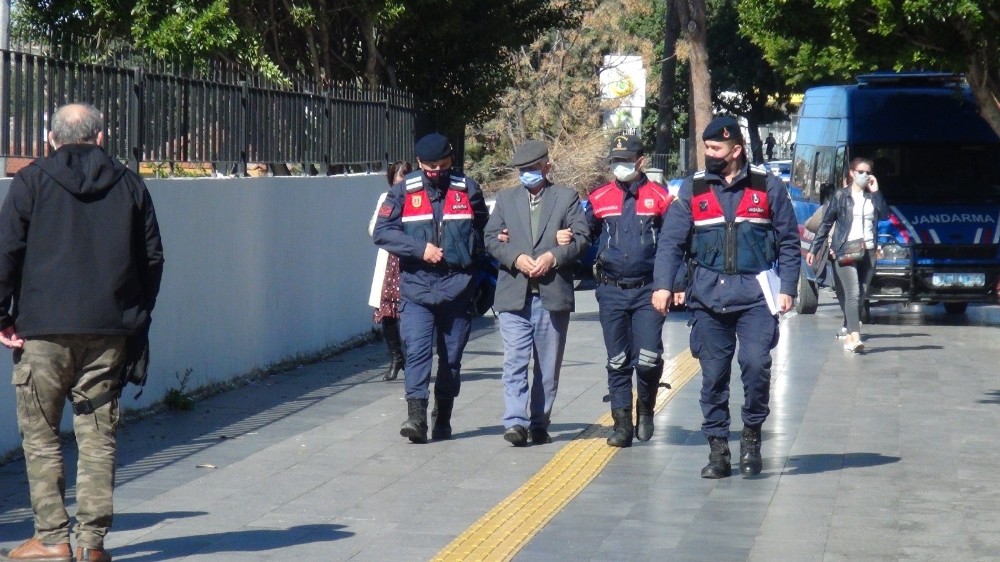 Antalya’da yolcu olarak bindiği minibüste 16 yaşındaki kıza elle tacizde bulundu