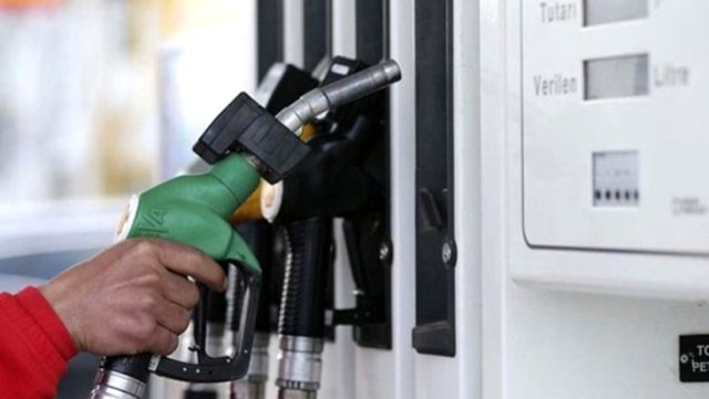 Araç sahiplerine kötü haber! Benzine büyük zam geldi