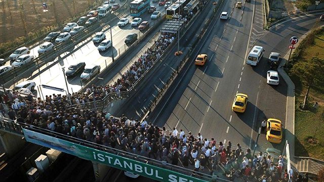 Artan vakalar sonrası İstanbul'da mesai saatleri değişiyor! Gündemde 4 seçenek var