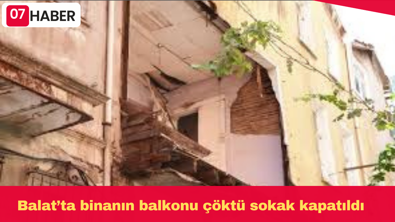 Balat’ta binanın balkonu çöktü