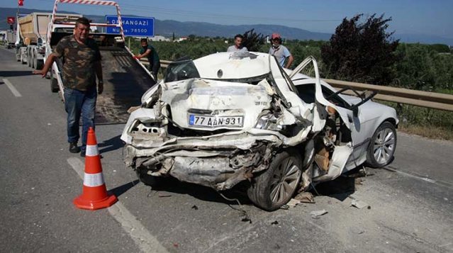 Belediye Başkanı adayı, bu araçtan sağ çıktı!