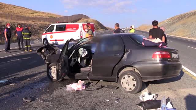 Bir anlık dikkatsizlik otomobildeki 2 kişinin hayatına neden oldu!