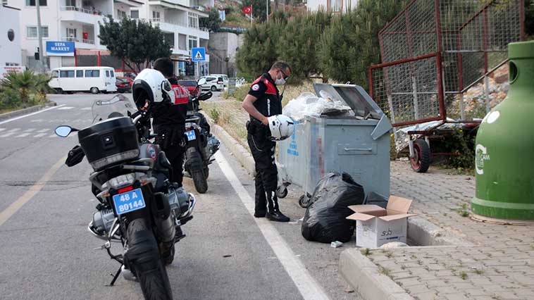 BODRUM’DA VAHŞET: ÖNCE TÜFEKLE VURDU SONRA ÇÖPE ATTI