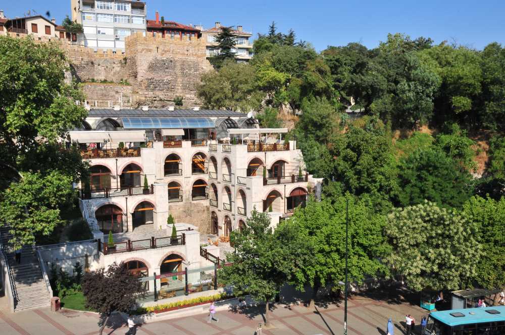 BURFAŞ’ın Balibey Han Tadilatı Esnafı Mağdur Ediyor