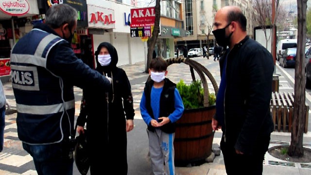 Çocuğuyla sokağa çıkıp, ceza yazılan baba: Ölürse benim çocuğum, sana ne oluyor