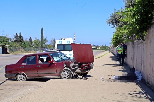 Ecel, talihsiz adamı duvar gölgesinde otururken yakaladı