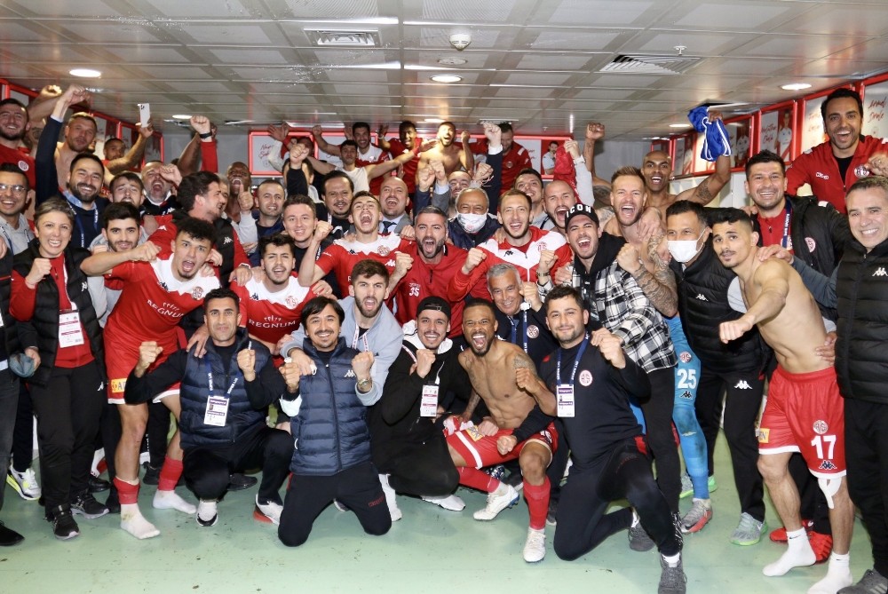  FT Antalyaspor’da 21 yıl aradan sonra Türkiye Kupası’nda ikinci kez finale yükselmenin sevinci yaşanıyor