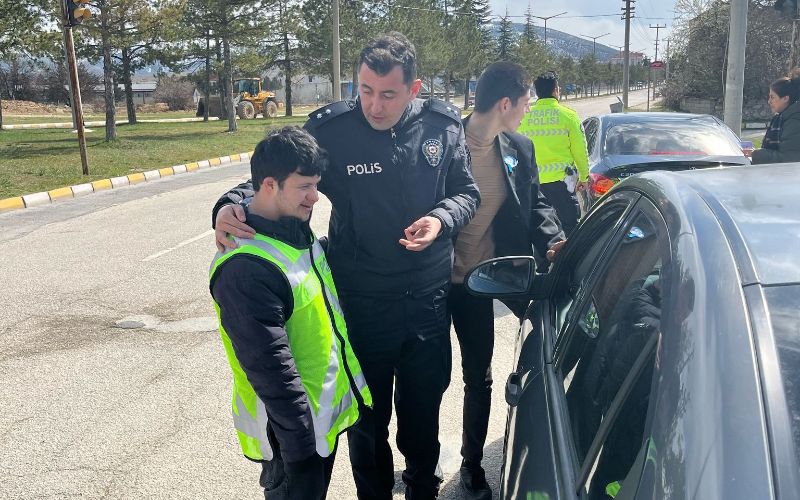 Isparta Emniyet Müdürlüğü, 21 Mart Down Sendromu Farkındalık Günü Kapsamında Özel Bir Etkinlik Gerçekleştirdi