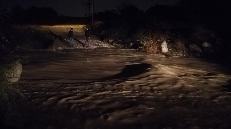 İzmir’de sel sularına kapılan araçtaki 5 kişiden 2’si kayboldu