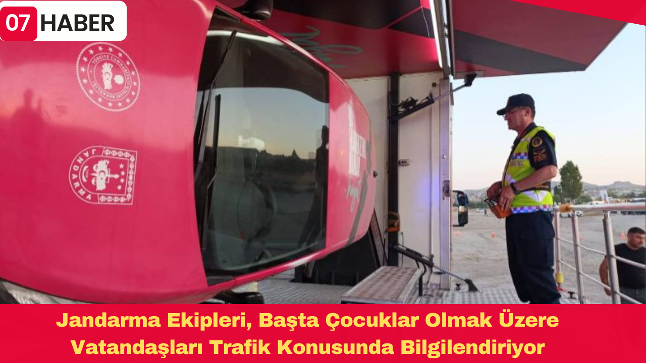 Jandarma Ekipleri, Başta Çocuklar Olmak Üzere Vatandaşları Trafik Konusunda Bilgilendiriyor