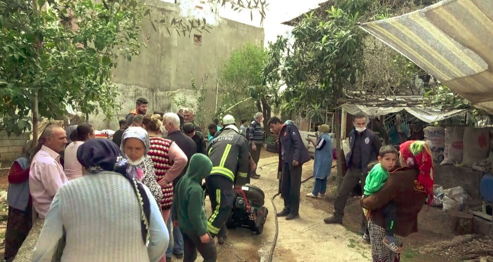 Kepez ilçesinde müstakil bir evde çıkan yangında evin yatak odası kullanılamaz hale geldi