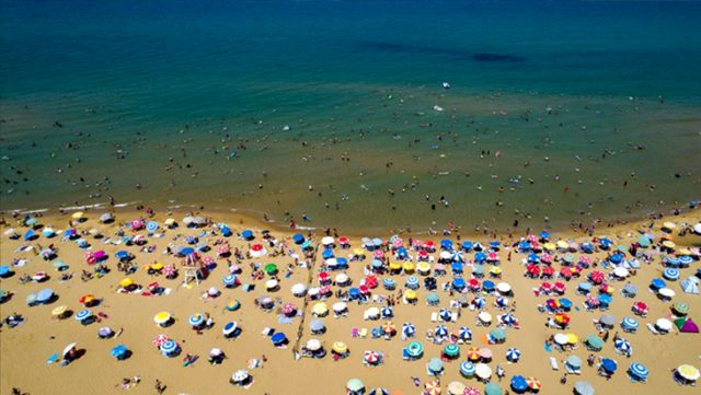 Koronavirüsün deniz ve havuz suyundan bulaşma ihtimali çok düşük