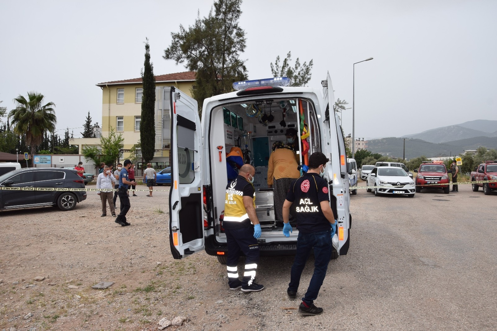 Kumluca ilçesinde çıkan yangında bir gecekondu kullanılamaz hale geldi