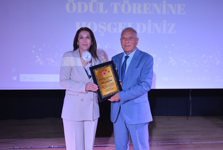 MODA, SANAT VE İŞ DÜNYASI ÖDÜL TÖRENİNDE MİNE MÜSETDİN’E ÖDÜL