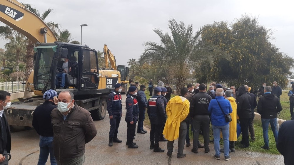 Otele yıkıma gelen ekiplerle otel çalışanları arasında gerginlik yaşandı