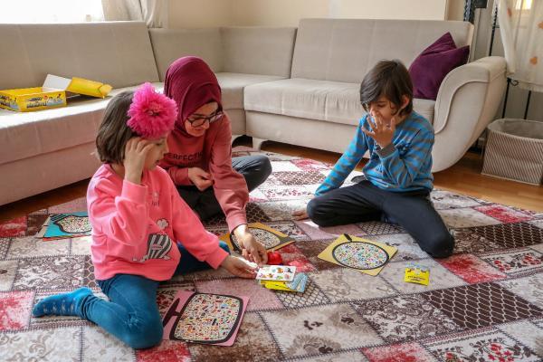 Otizmli çocukları nedeniyle evden atılmak isteniyorlar